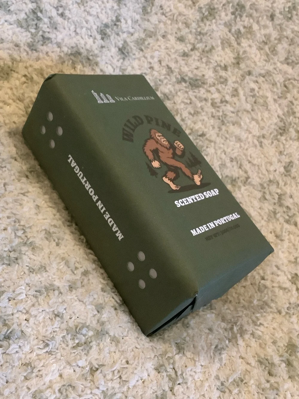 Vila Cardillium Bigfoot Forest themed Wild Pine Scented Soap NWT large 10.50 oz